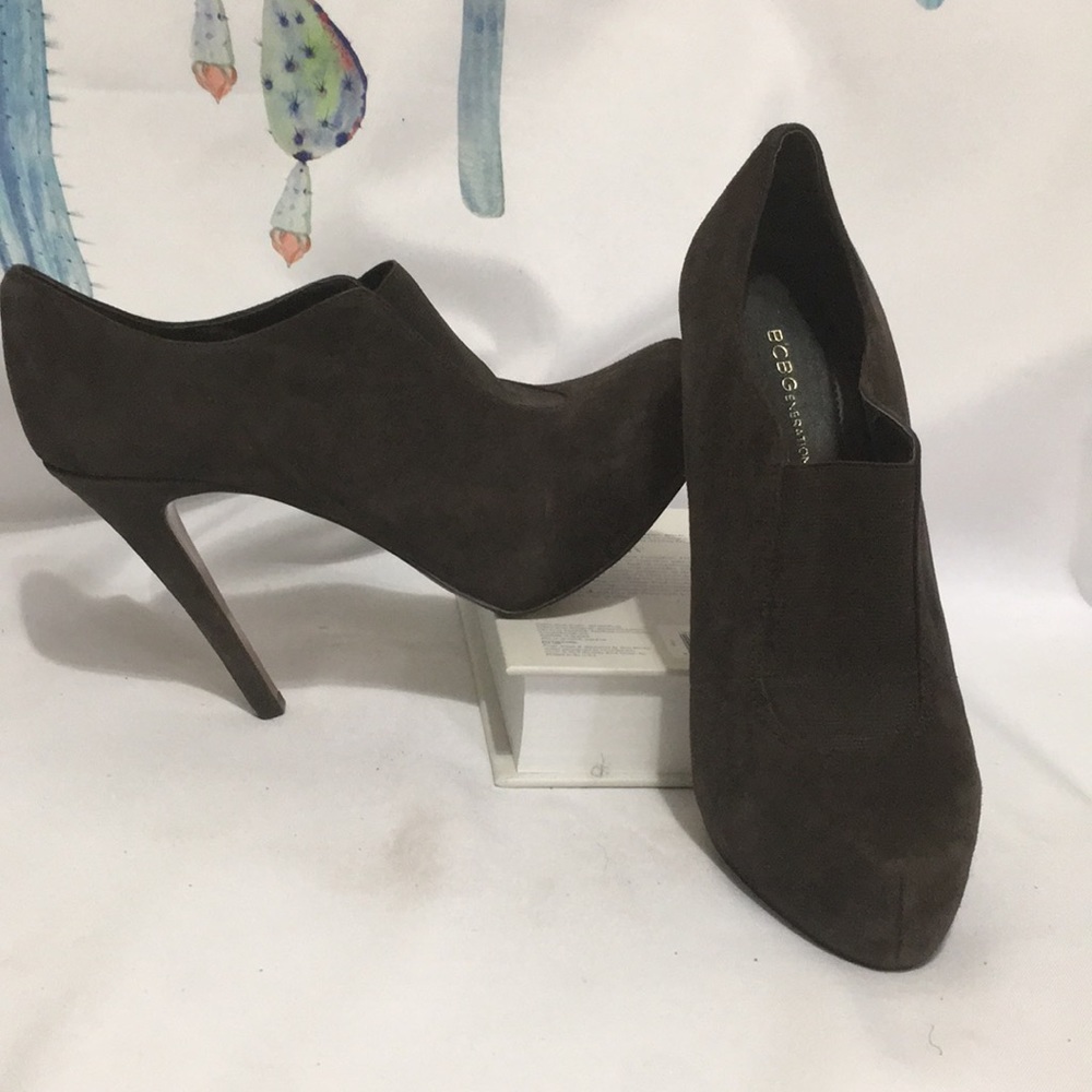 BCBG Brown Suede Heels 👠